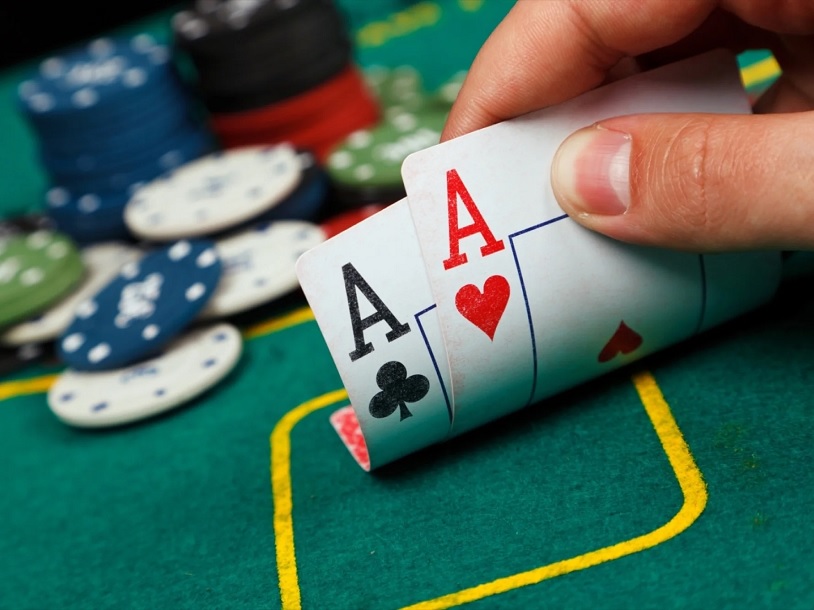Bluffing thường được sử dụng trong poker