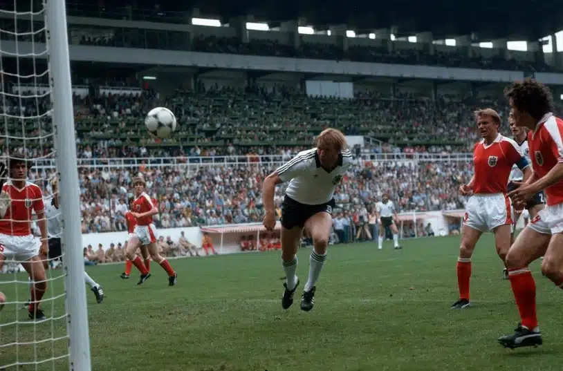 World Cup 1982 chứng kiến trận đấu tai tiếng giữa Tây Đức vào Áo